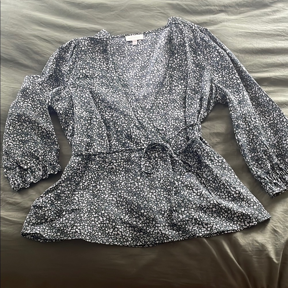 LUCKY BRAND - Floral Green and White Women's Top - Wrap style SIZE L